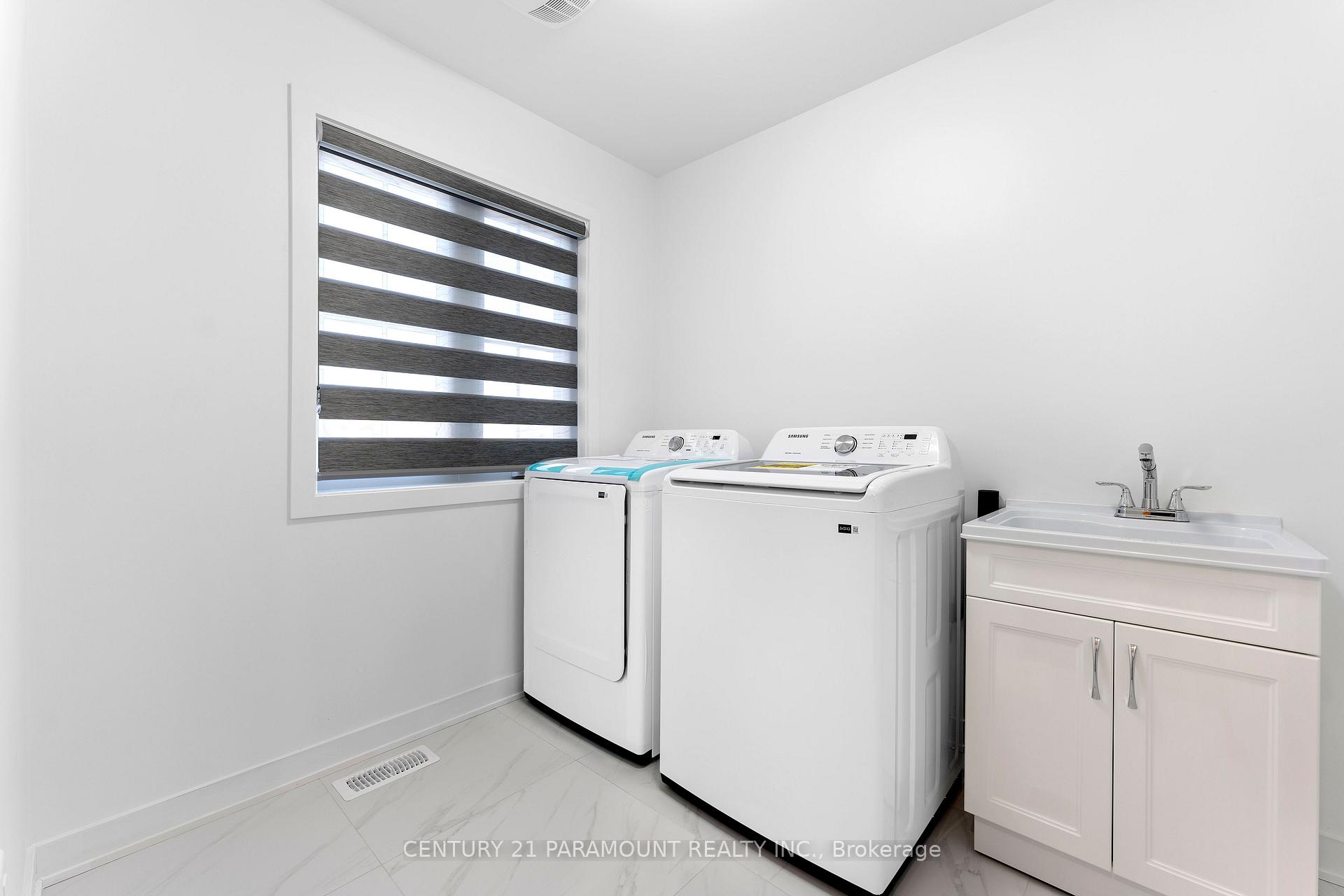 Photo 4 of 12 Hefferon Court, Brampton, Fletcher's Creek South — HOMEH