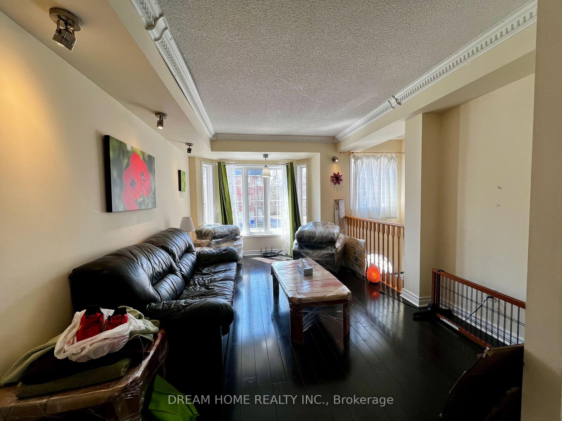 Photo 3 of 41 Bethune Way, Markham, Milliken Mills East — HOMEH