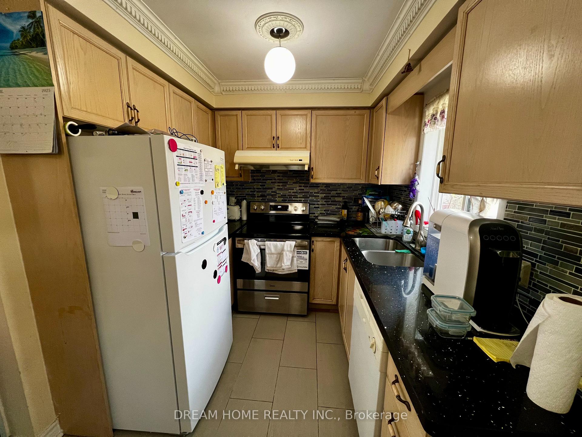 Photo 5 of 41 Bethune Way, Markham, Milliken Mills East — HOMEH