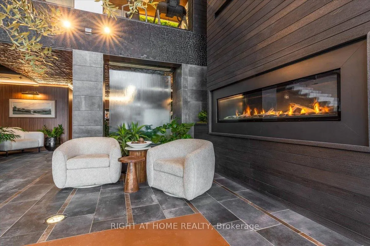 Photo 2 of Unit 302, 15 Kneeshaw Drive S, Barrie, Rural Barrie Southeast — HOMEH