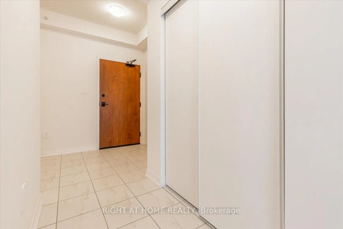 Photo 5 of Unit 302, 15 Kneeshaw Drive S, Barrie, Rural Barrie Southeast — HOMEH