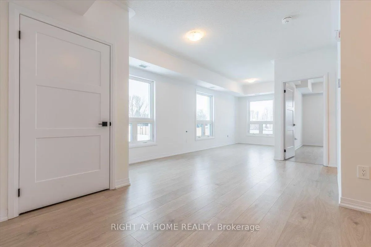 Photo 10 of Unit 302, 15 Kneeshaw Drive S, Barrie, Rural Barrie Southeast — HOMEH