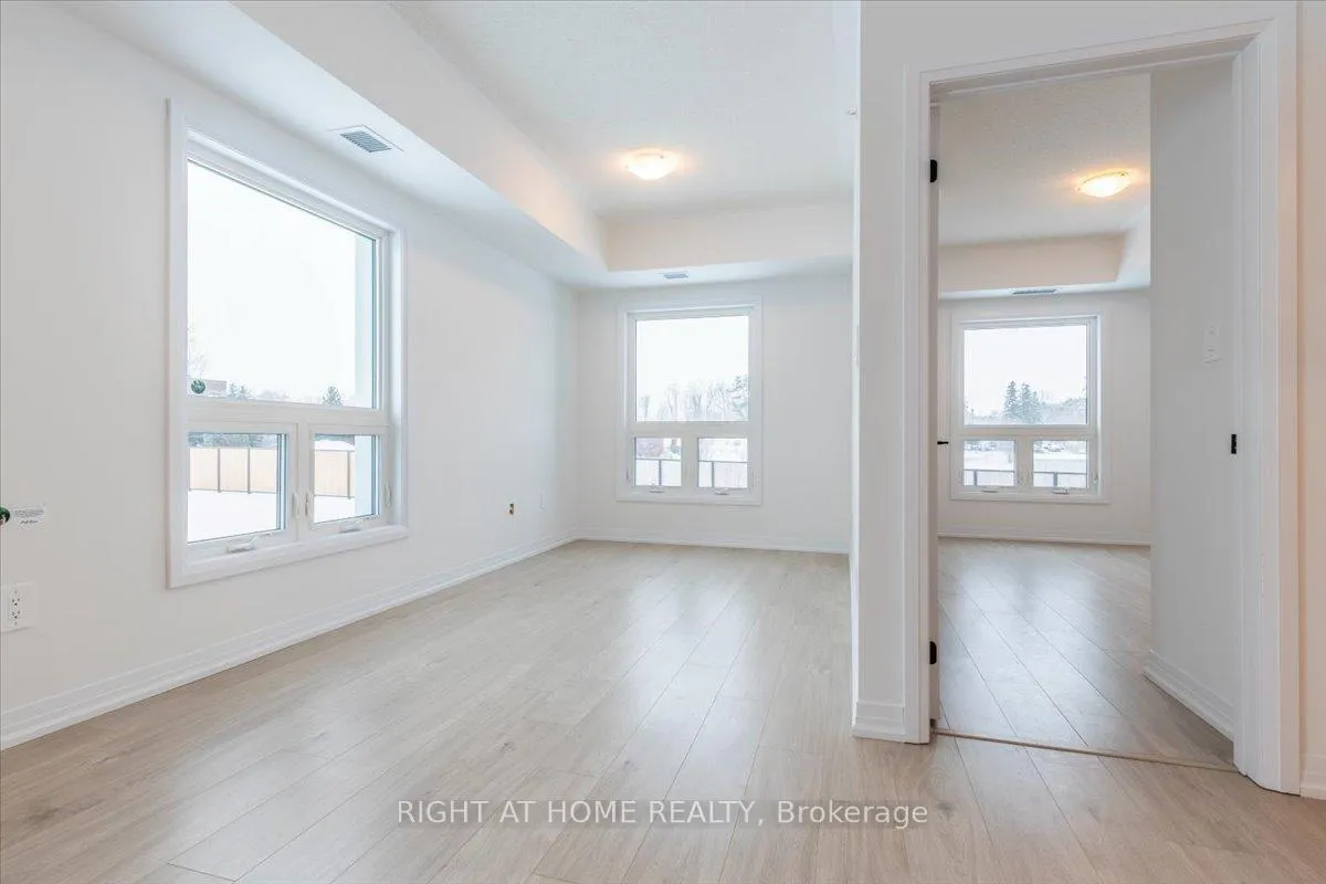 Photo 13 of Unit 302, 15 Kneeshaw Drive S, Barrie, Rural Barrie Southeast — HOMEH