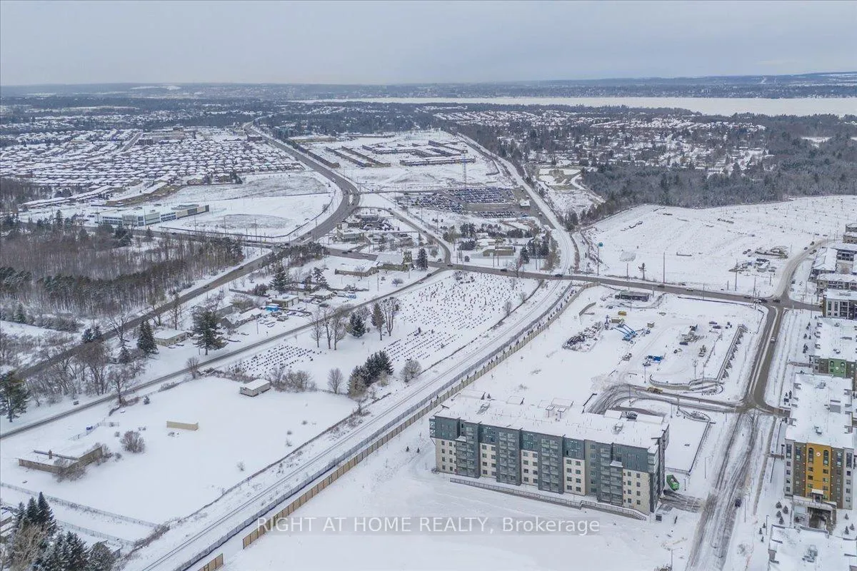 Photo 23 of Unit 302, 15 Kneeshaw Drive S, Barrie, Rural Barrie Southeast — HOMEH