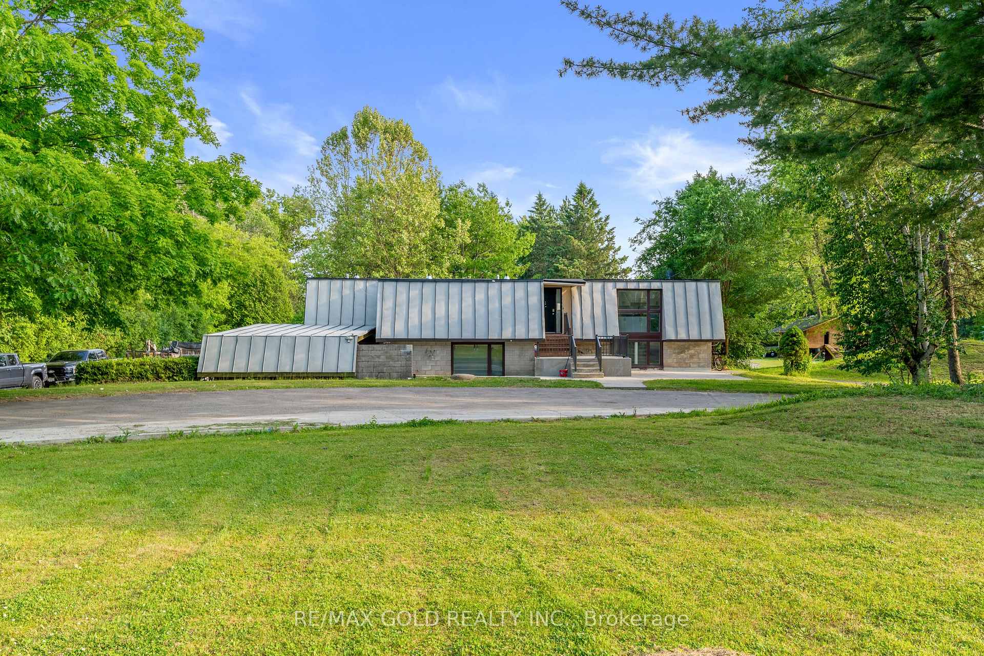 Front of 8420 Creditview Road