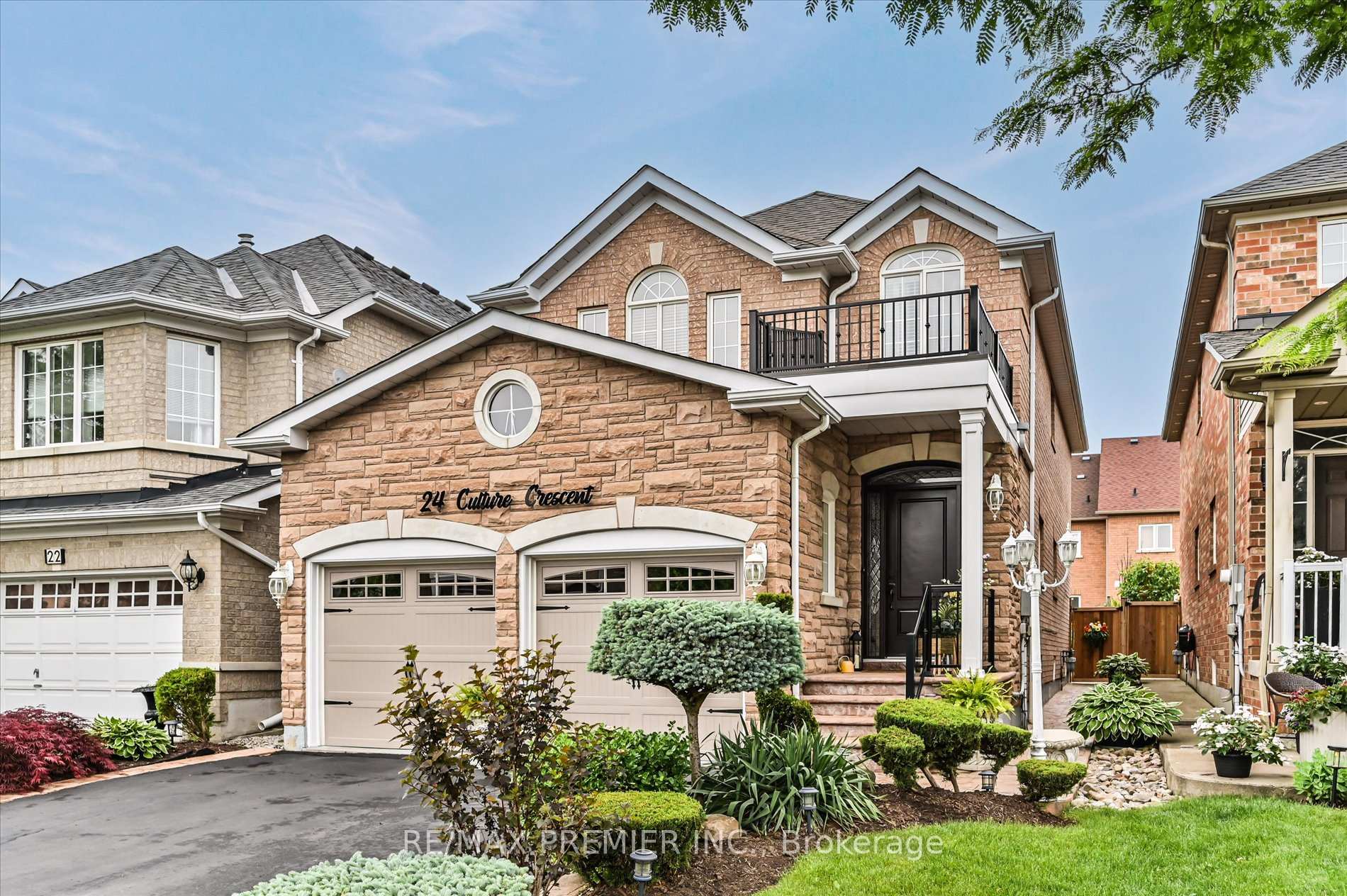 Photo 11 of 24 Culture Crescent, Brampton, Fletcher's Creek Village — HOMEH