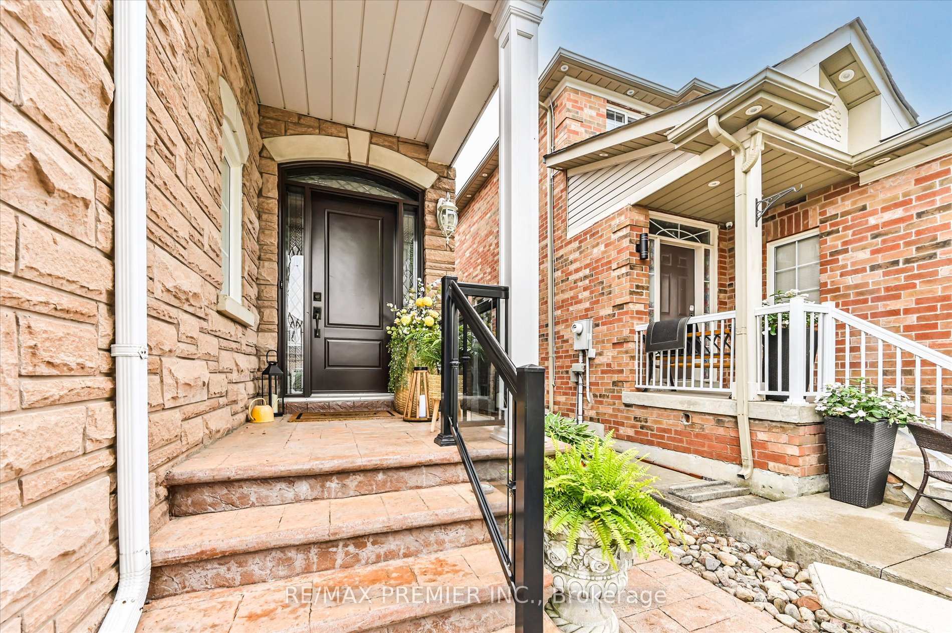 Photo 3 of 24 Culture Crescent, Brampton, Fletcher's Creek Village — HOMEH