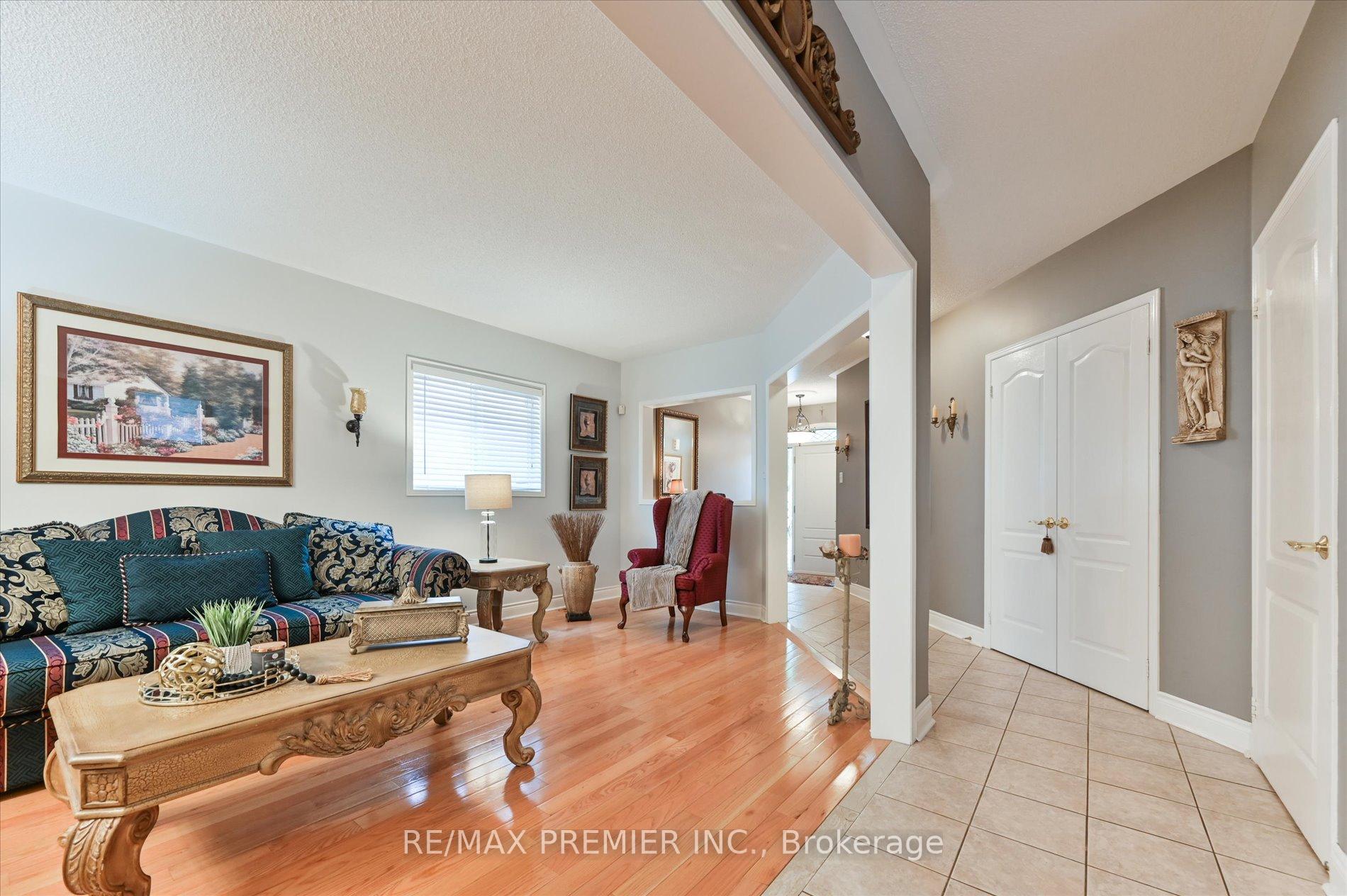 Photo 21 of 24 Culture Crescent, Brampton, Fletcher's Creek Village — HOMEH