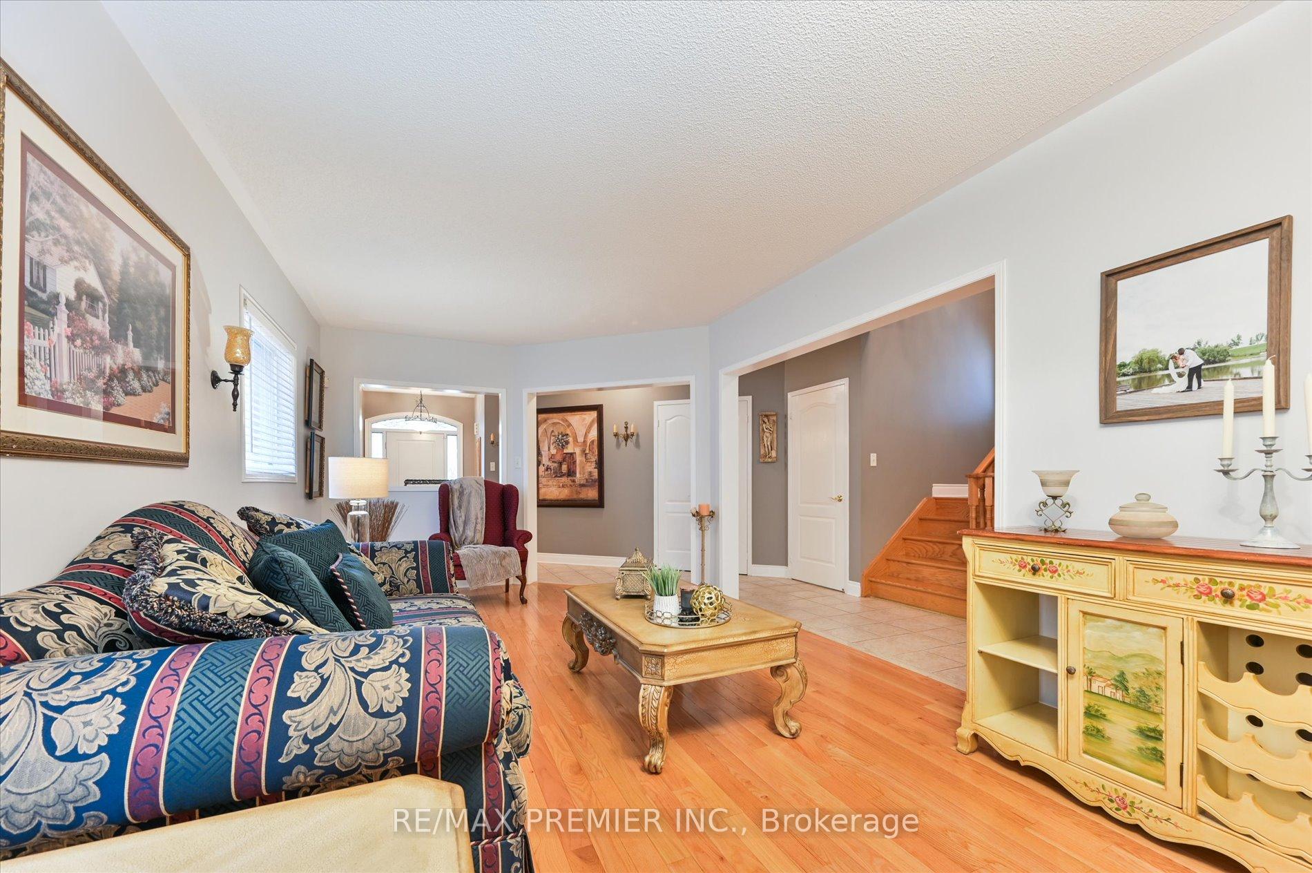 Photo 8 of 24 Culture Crescent, Brampton, Fletcher's Creek Village — HOMEH