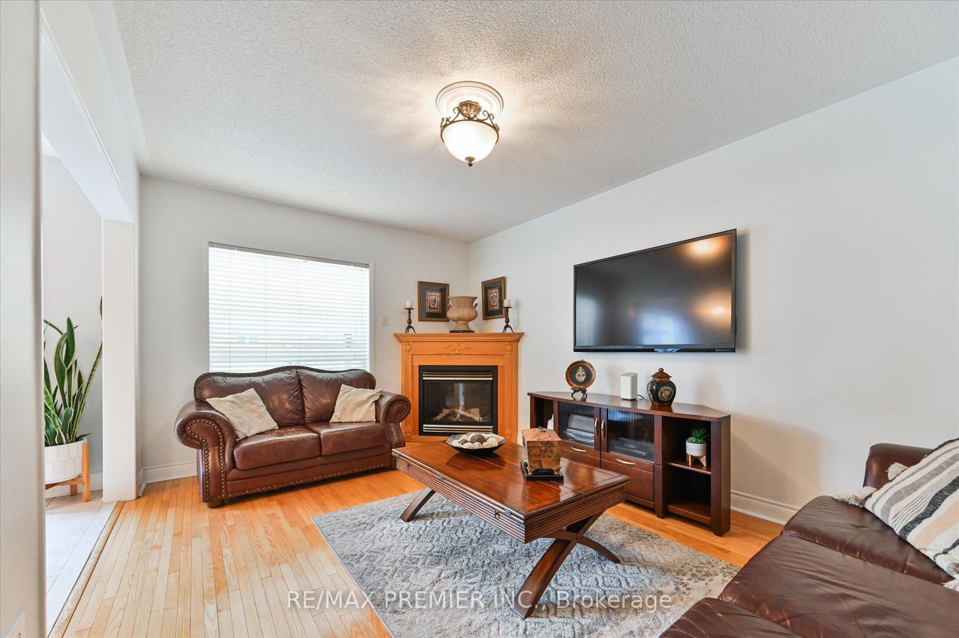 Photo 5 of 24 Culture Crescent, Brampton, Fletcher's Creek Village — HOMEH