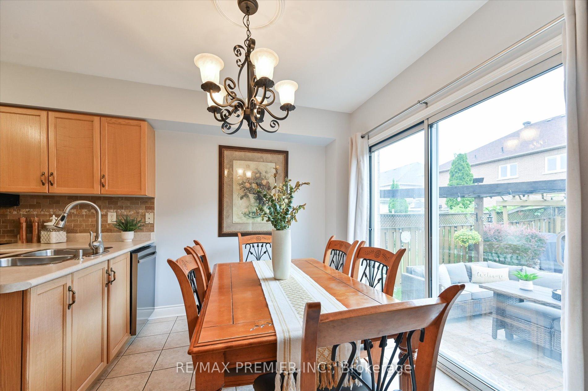 Photo 4 of 24 Culture Crescent, Brampton, Fletcher's Creek Village — HOMEH