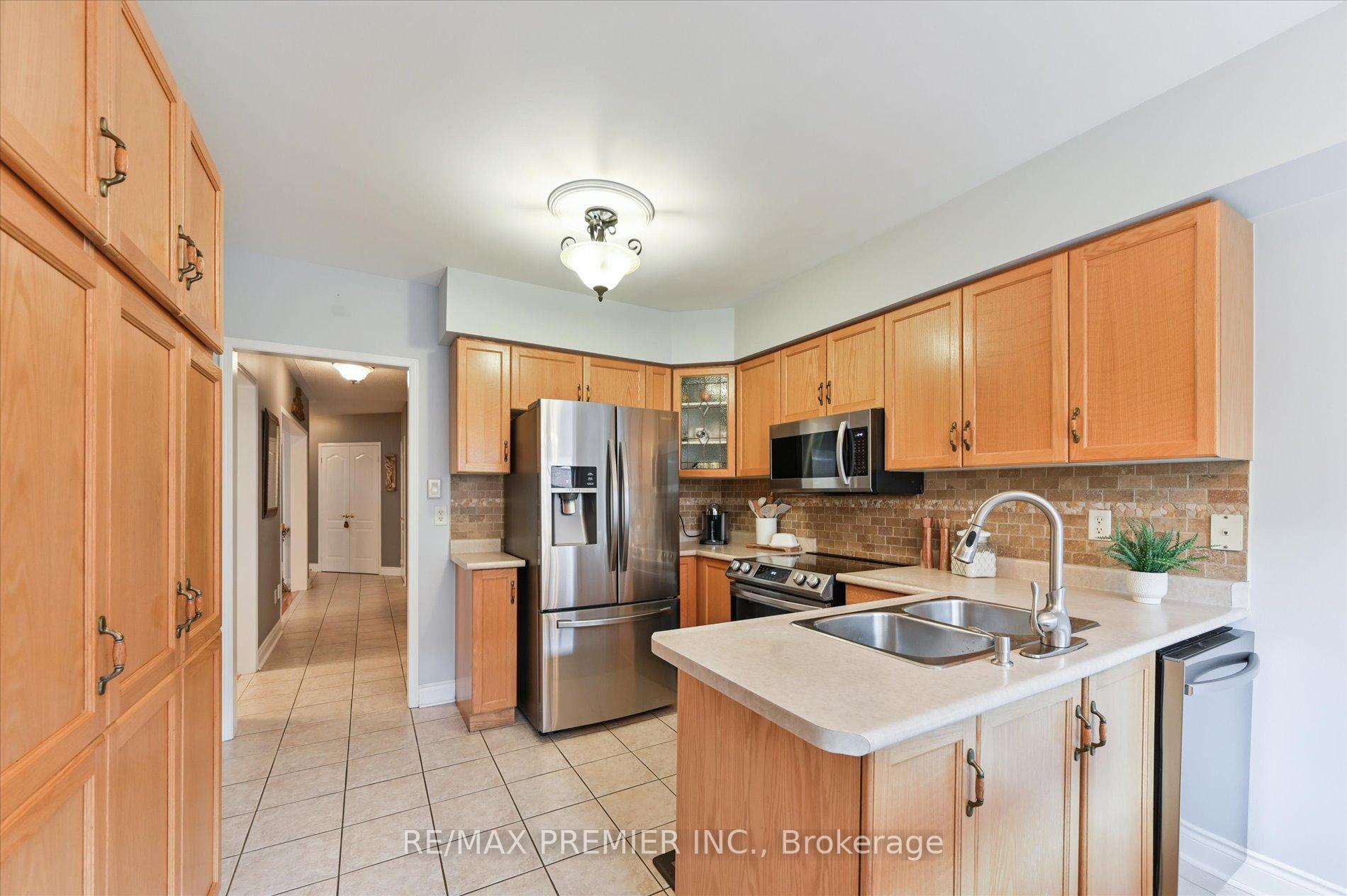 Photo 2 of 24 Culture Crescent, Brampton, Fletcher's Creek Village — HOMEH