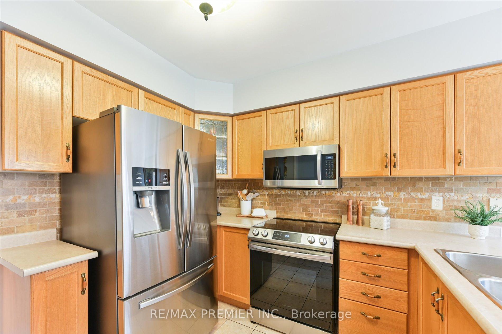 Photo 13 of 24 Culture Crescent, Brampton, Fletcher's Creek Village — HOMEH