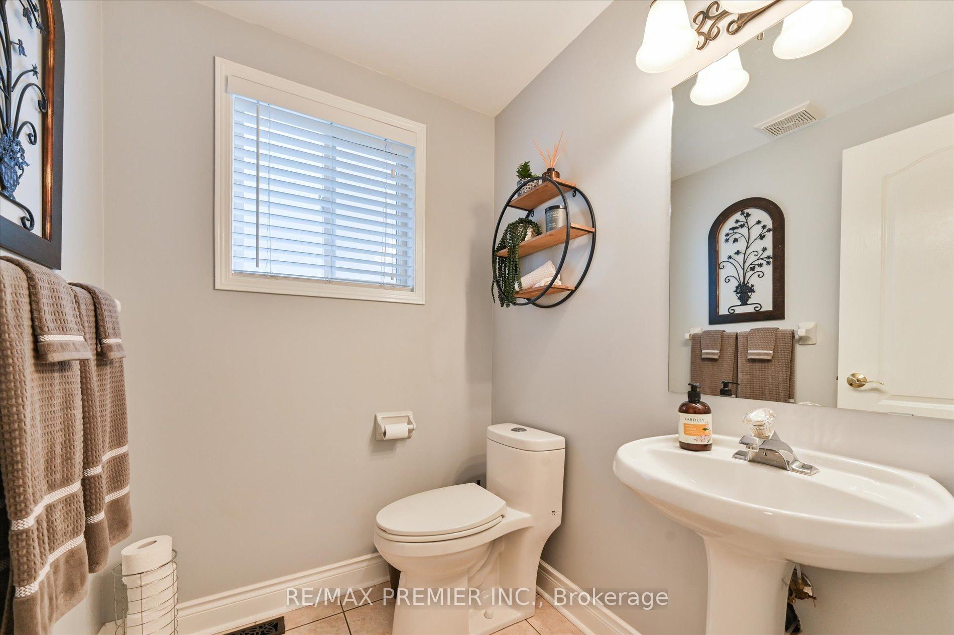 Photo 10 of 24 Culture Crescent, Brampton, Fletcher's Creek Village — HOMEH