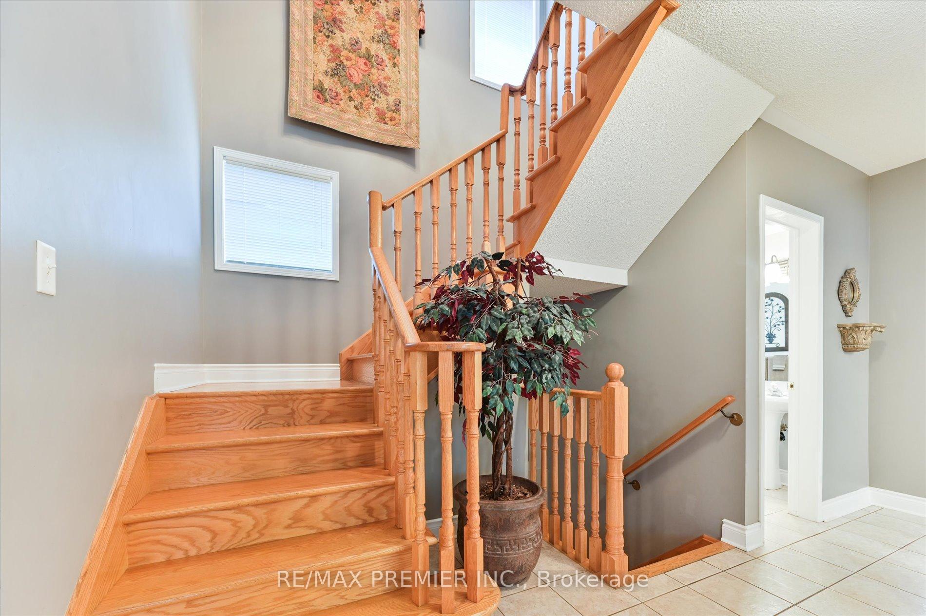 Photo 9 of 24 Culture Crescent, Brampton, Fletcher's Creek Village — HOMEH