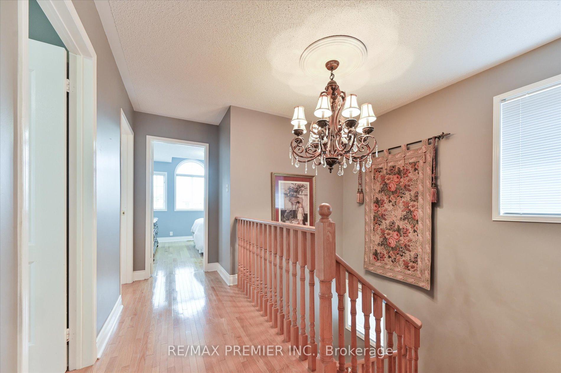 Photo 6 of 24 Culture Crescent, Brampton, Fletcher's Creek Village — HOMEH