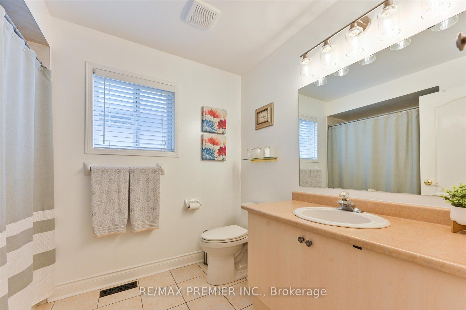 Photo 17 of 24 Culture Crescent, Brampton, Fletcher's Creek Village — HOMEH