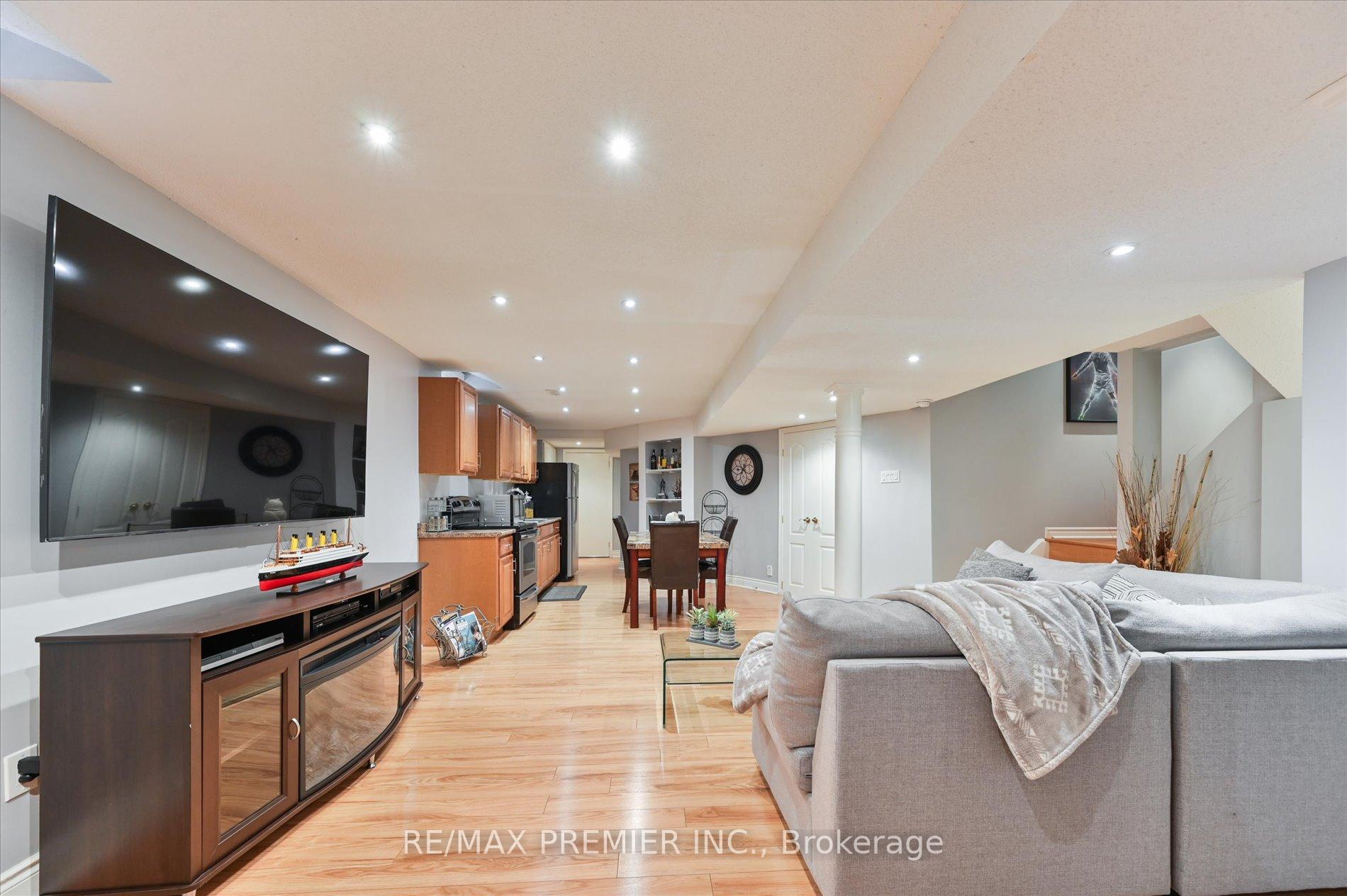 Photo 16 of 24 Culture Crescent, Brampton, Fletcher's Creek Village — HOMEH