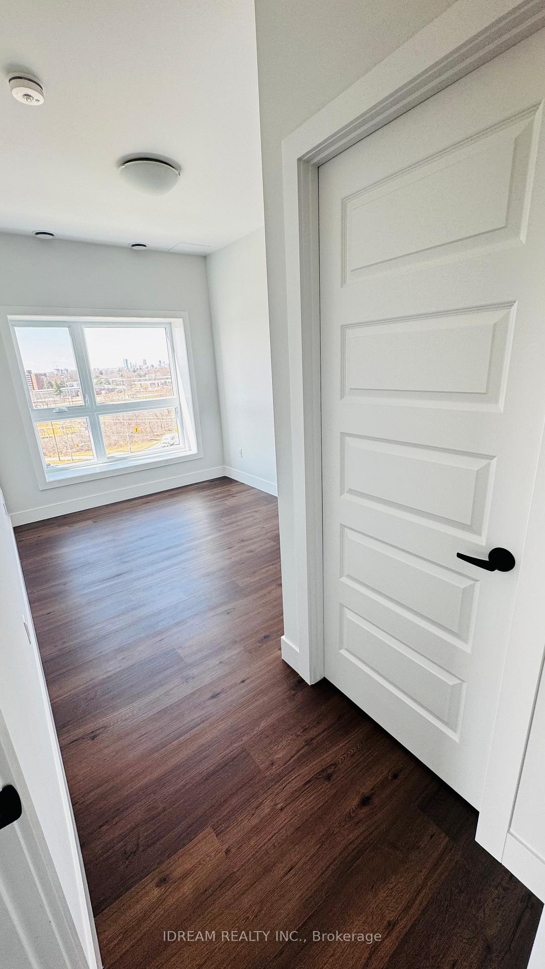 Photo 7 of Unit 604, 1000 Lackner Boulevard, Kitchener — HOMEH