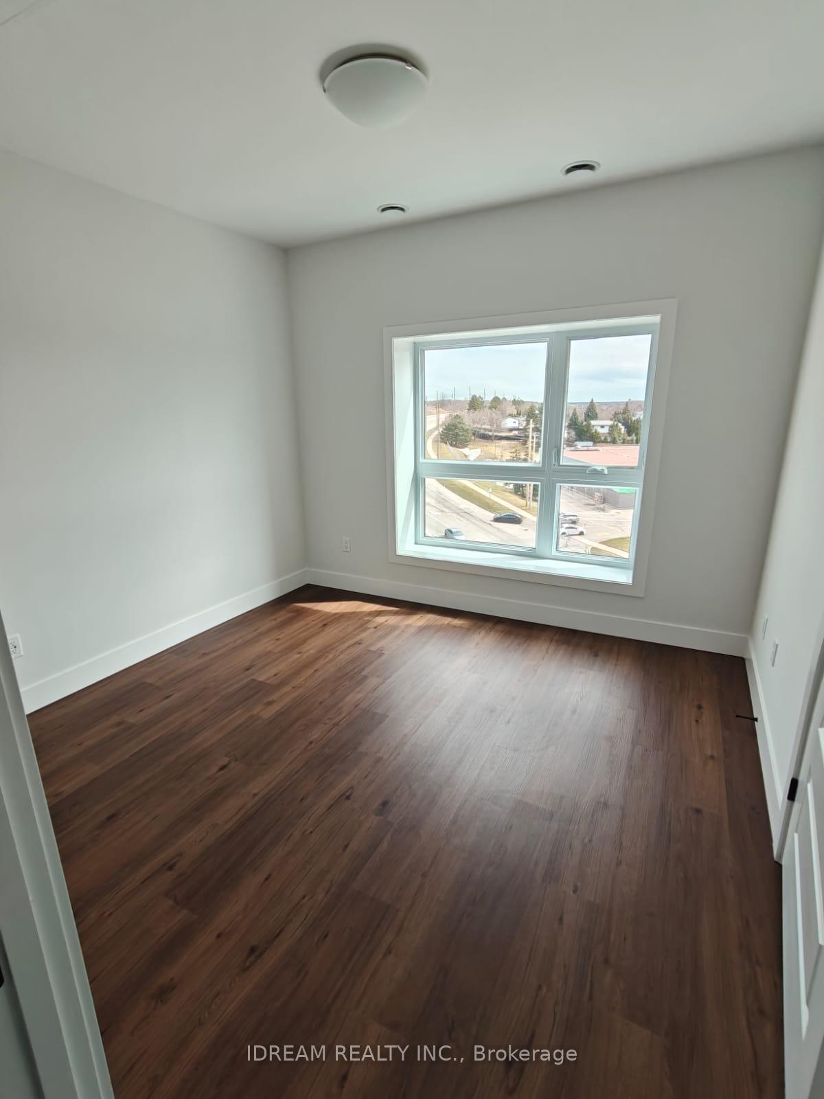 Photo 12 of Unit 604, 1000 Lackner Boulevard, Kitchener — HOMEH