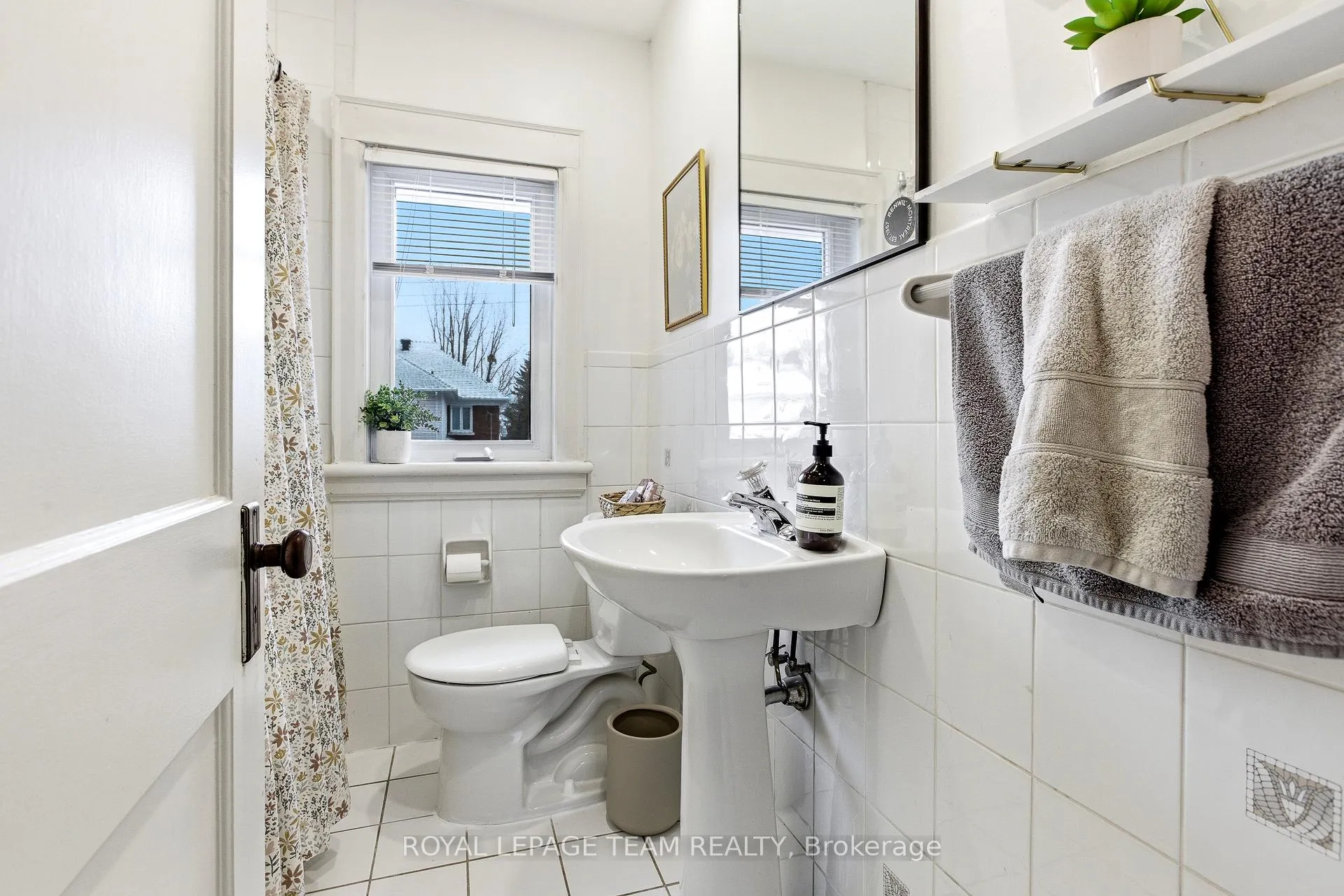 Photo 19 of 45 Harmer Avenue N, Ottawa, Ottawa West — HOMEH