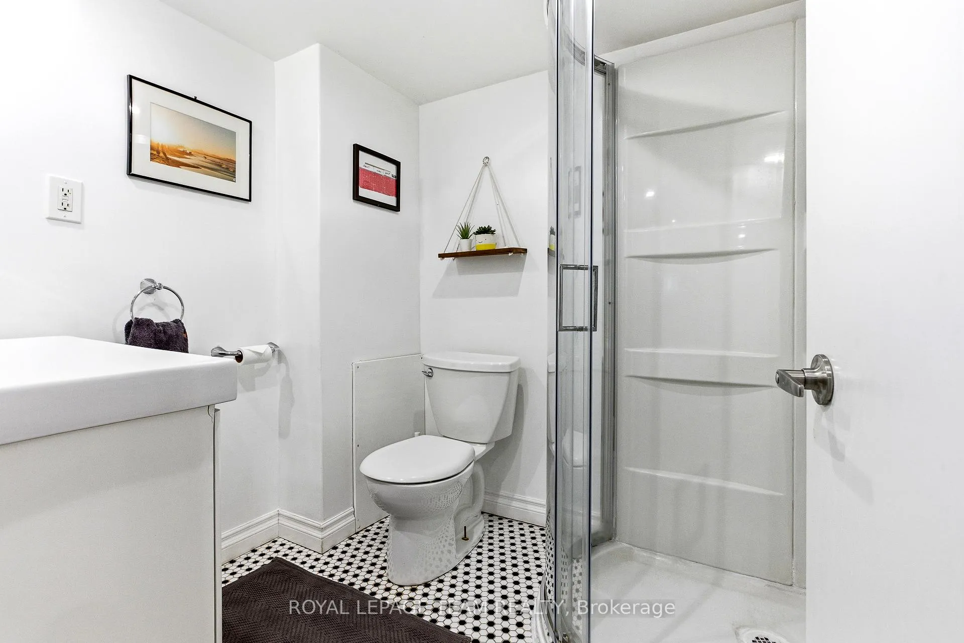 Photo 29 of 45 Harmer Avenue N, Ottawa, Ottawa West — HOMEH