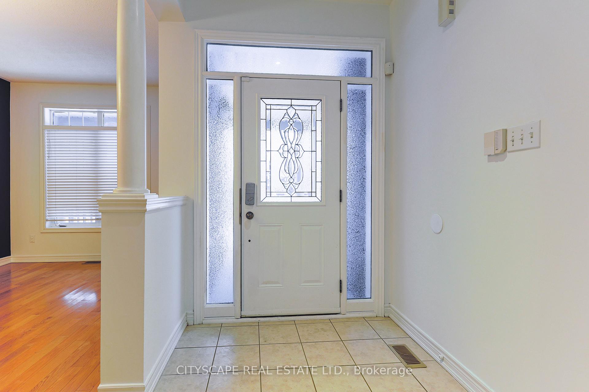 Photo 7 of 46 Bridgenorth Crescent, Hamilton, Winona Park — HOMEH