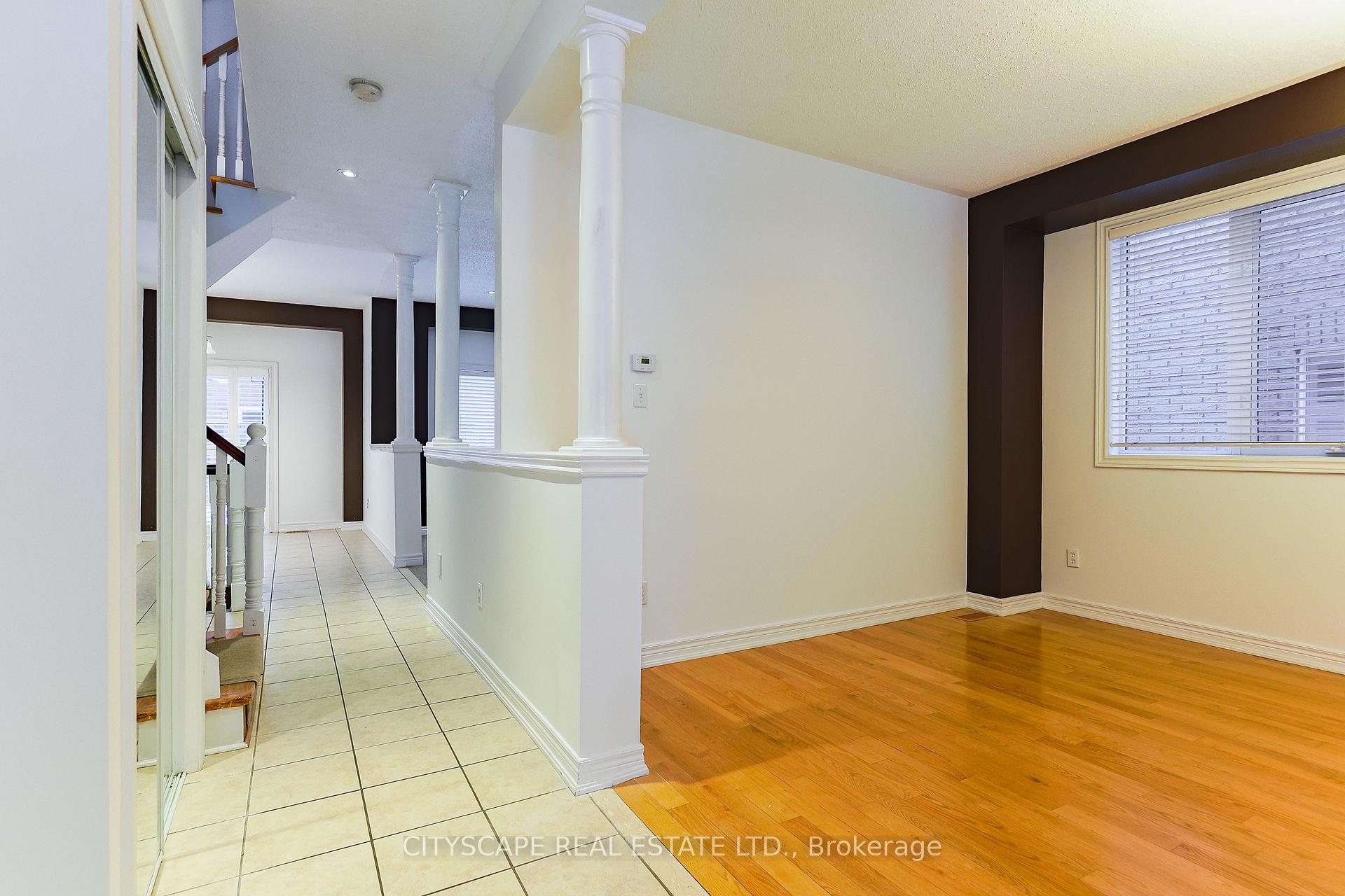 Photo 10 of 46 Bridgenorth Crescent, Hamilton, Winona Park — HOMEH