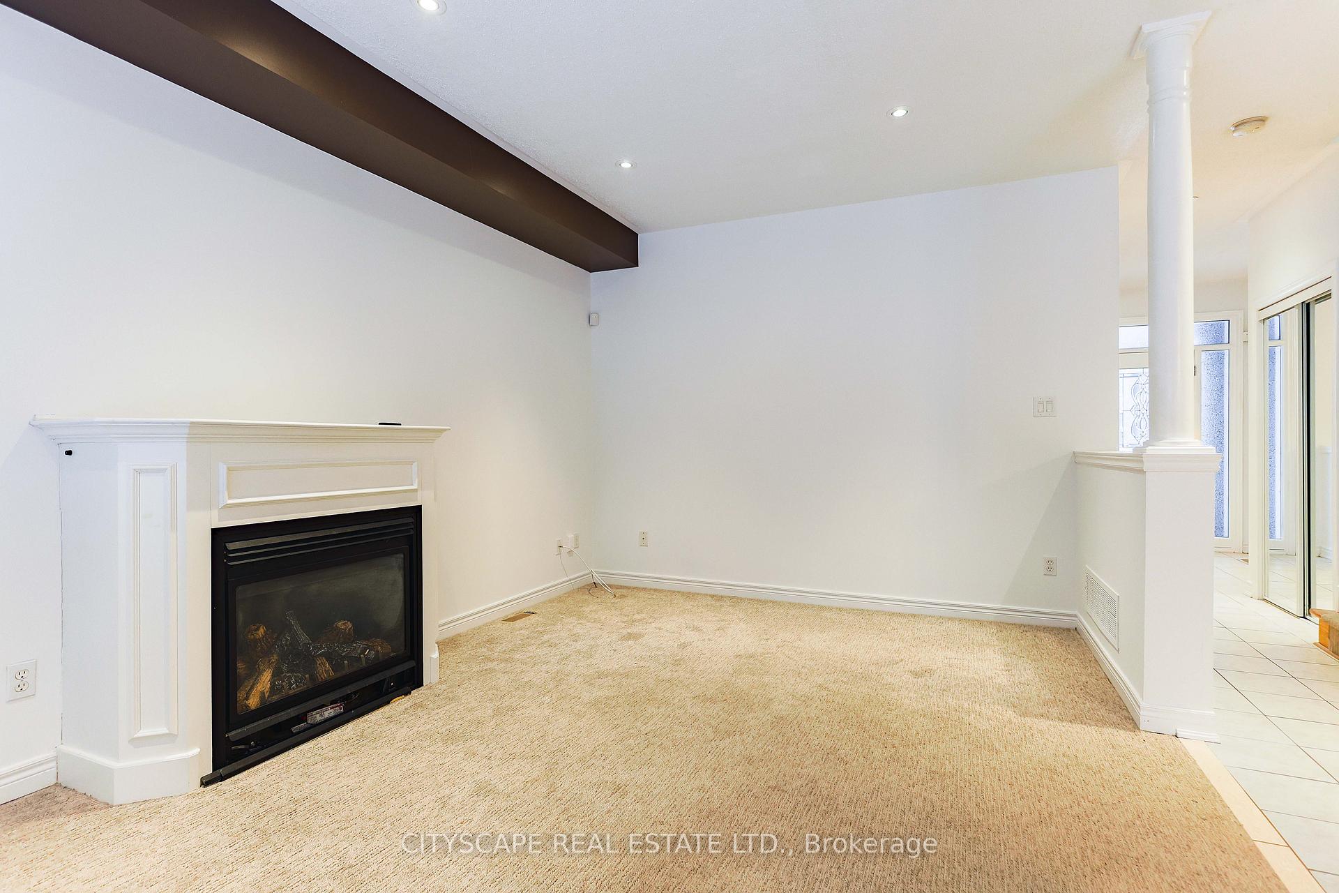Photo 12 of 46 Bridgenorth Crescent, Hamilton, Winona Park — HOMEH