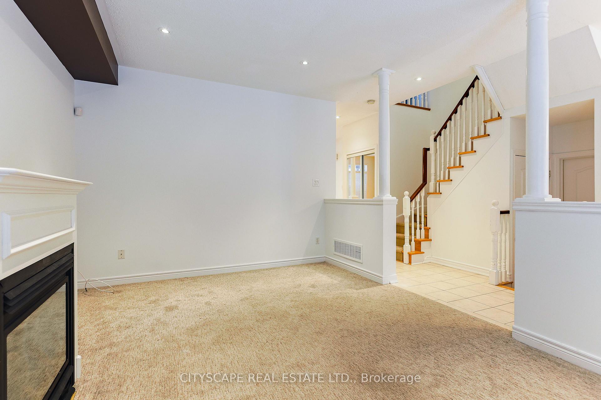 Photo 13 of 46 Bridgenorth Crescent, Hamilton, Winona Park — HOMEH