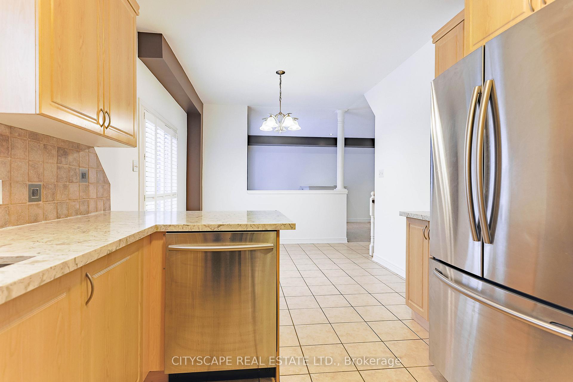 Photo 17 of 46 Bridgenorth Crescent, Hamilton, Winona Park — HOMEH