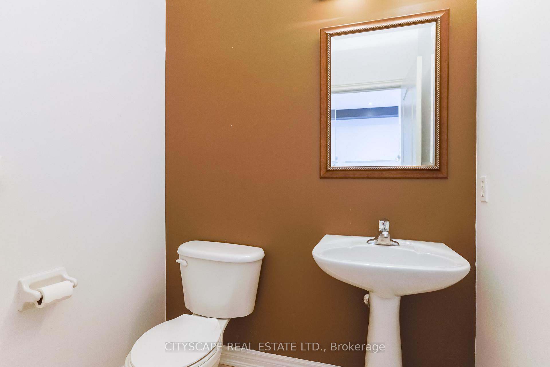 Photo 18 of 46 Bridgenorth Crescent, Hamilton, Winona Park — HOMEH