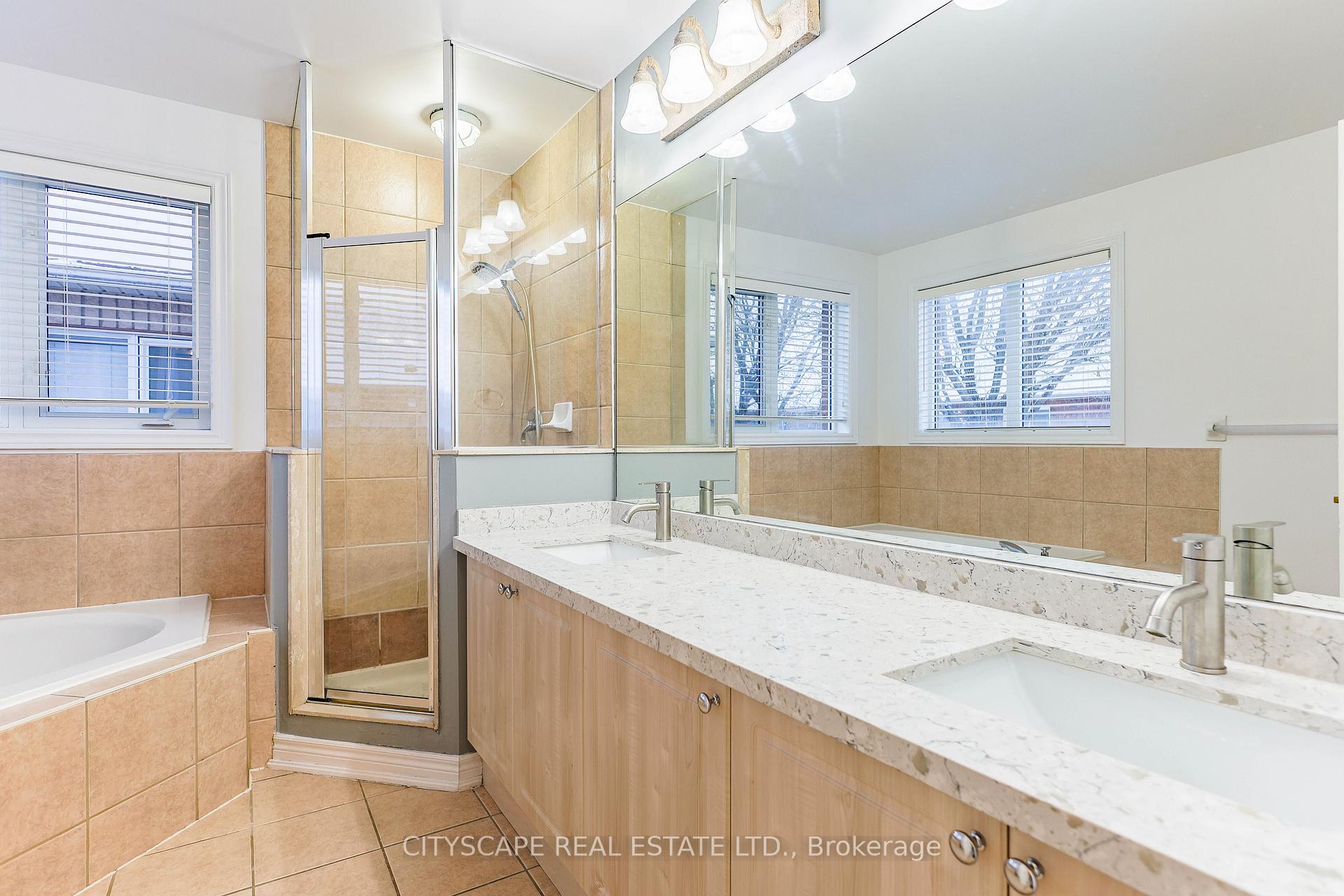 Photo 43 of 46 Bridgenorth Crescent, Hamilton, Winona Park — HOMEH
