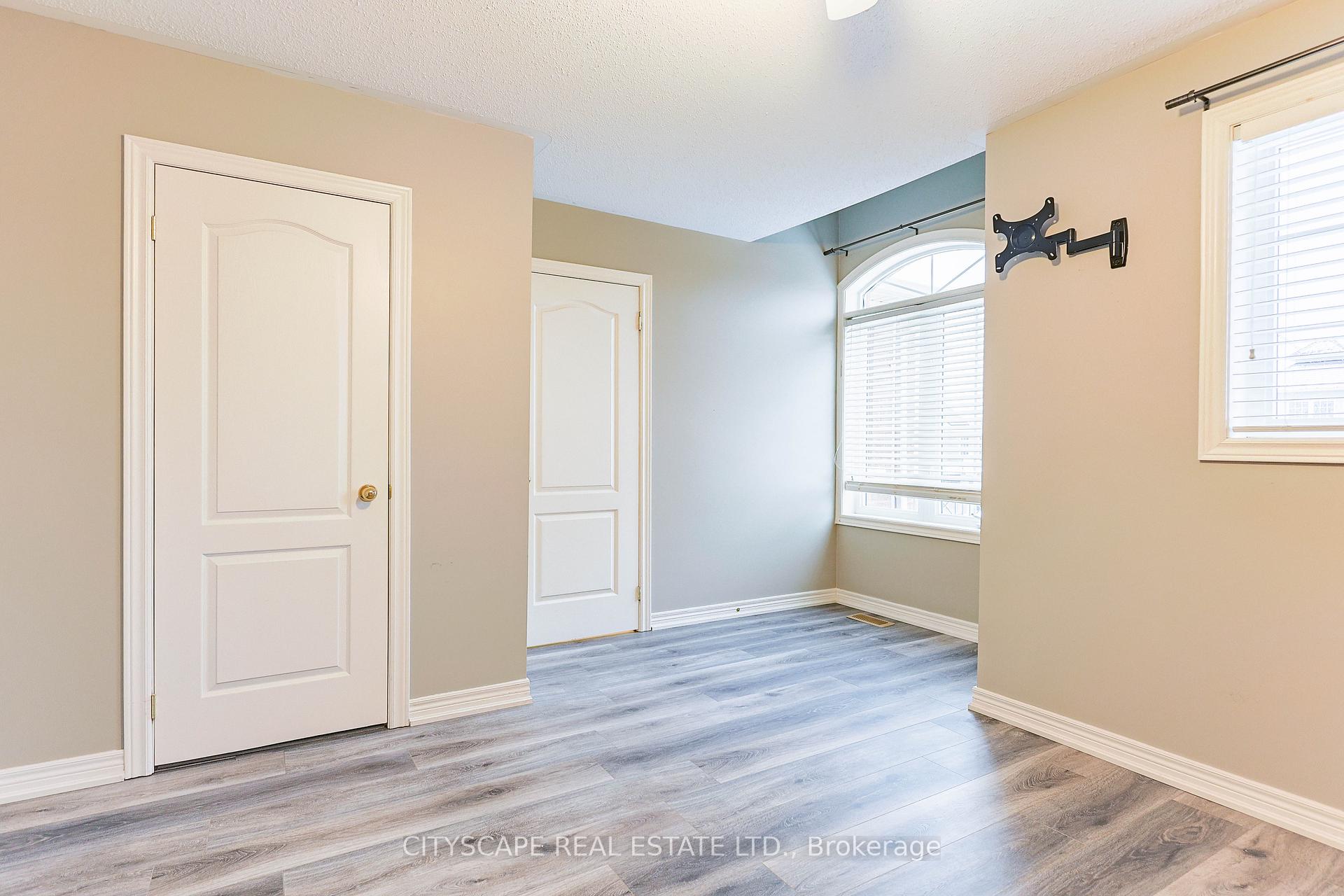 Photo 51 of 46 Bridgenorth Crescent, Hamilton, Winona Park — HOMEH