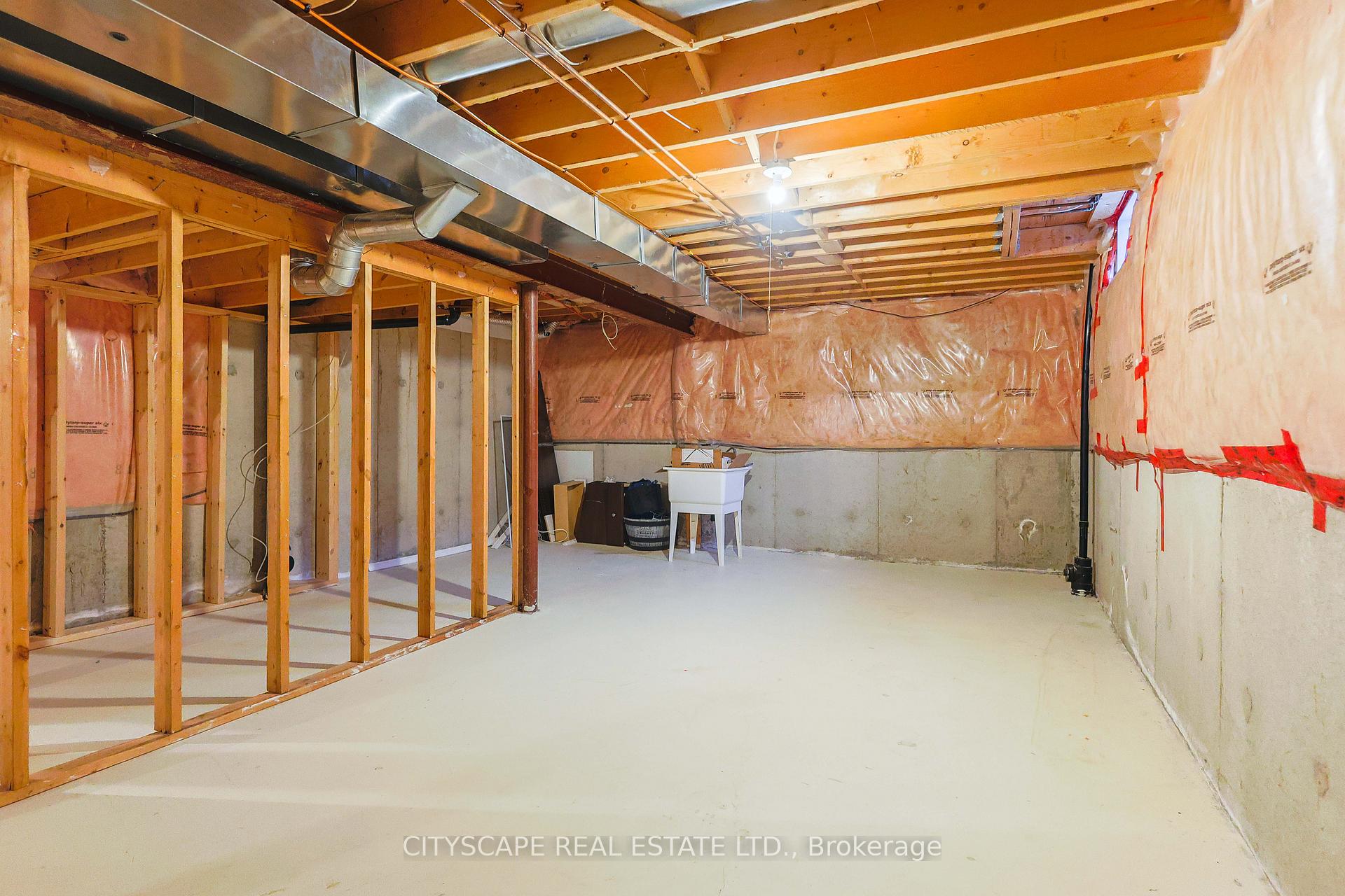 Photo 52 of 46 Bridgenorth Crescent, Hamilton, Winona Park — HOMEH