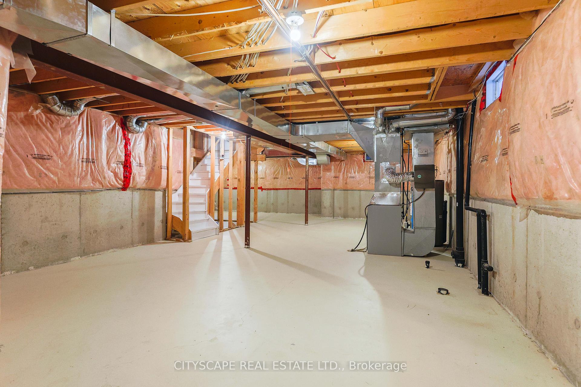 Photo 54 of 46 Bridgenorth Crescent, Hamilton, Winona Park — HOMEH