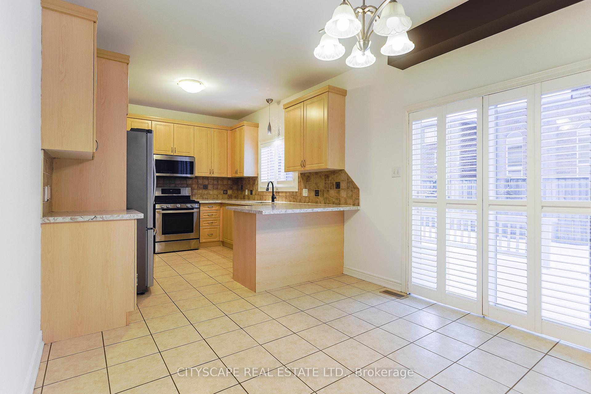 Photo 34 of 46 Bridgenorth Crescent, Hamilton, Winona Park — HOMEH