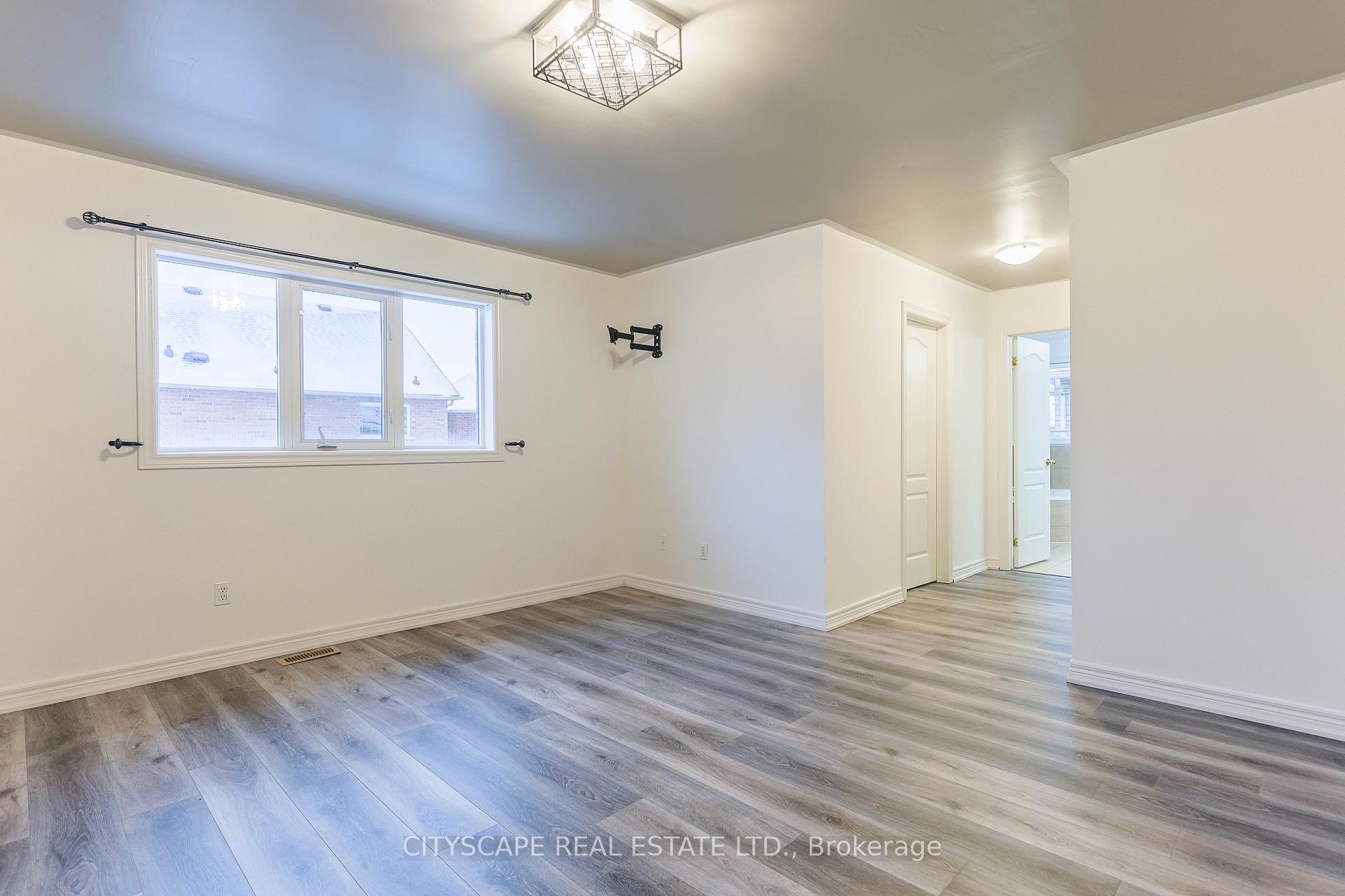 Photo 39 of 46 Bridgenorth Crescent, Hamilton, Winona Park — HOMEH