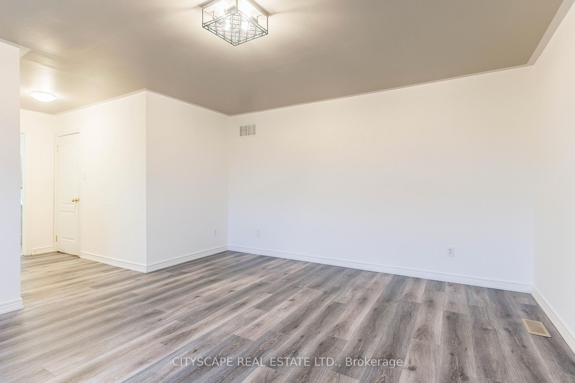 Photo 40 of 46 Bridgenorth Crescent, Hamilton, Winona Park — HOMEH