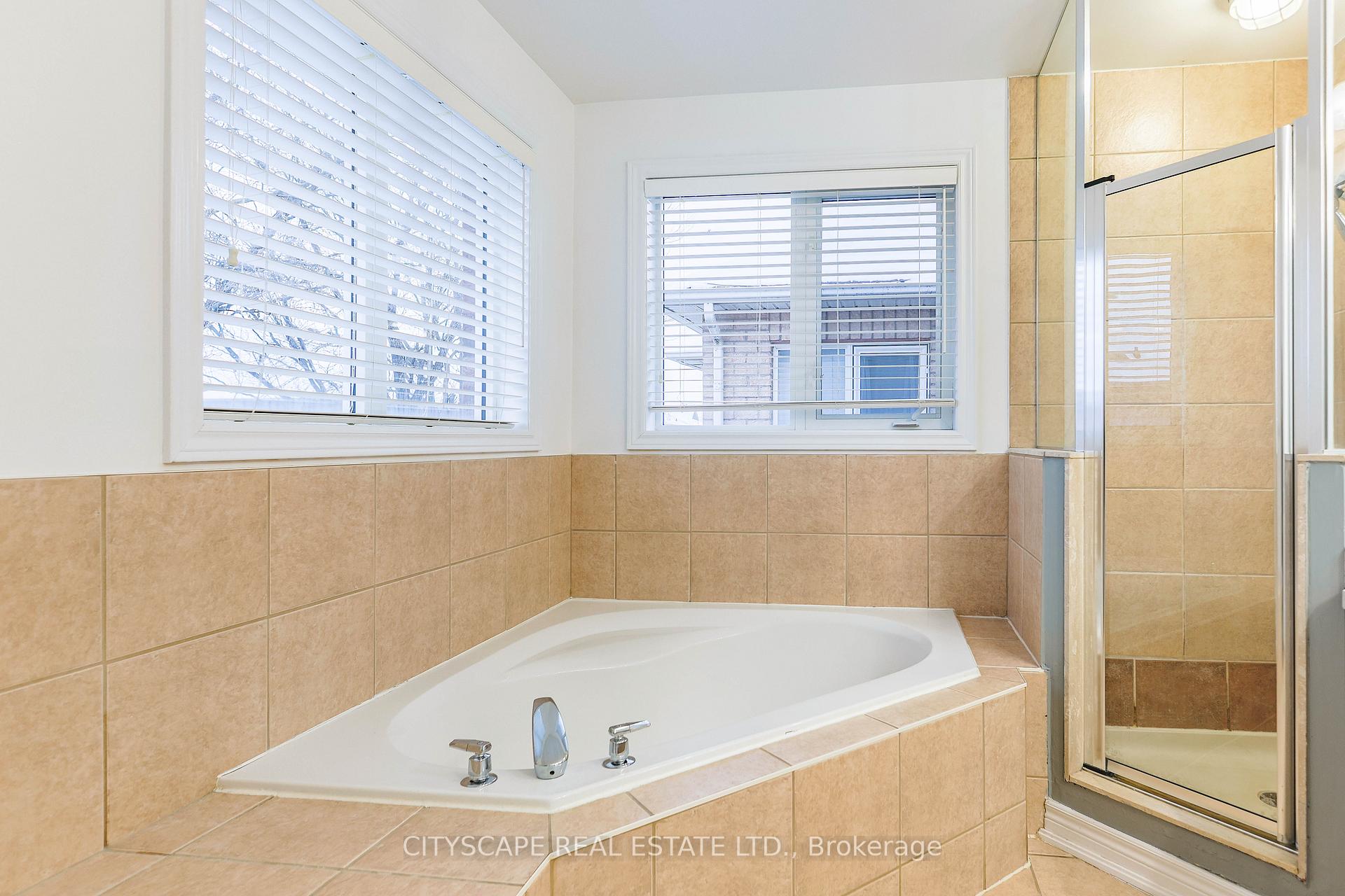 Photo 59 of 46 Bridgenorth Crescent, Hamilton, Winona Park — HOMEH