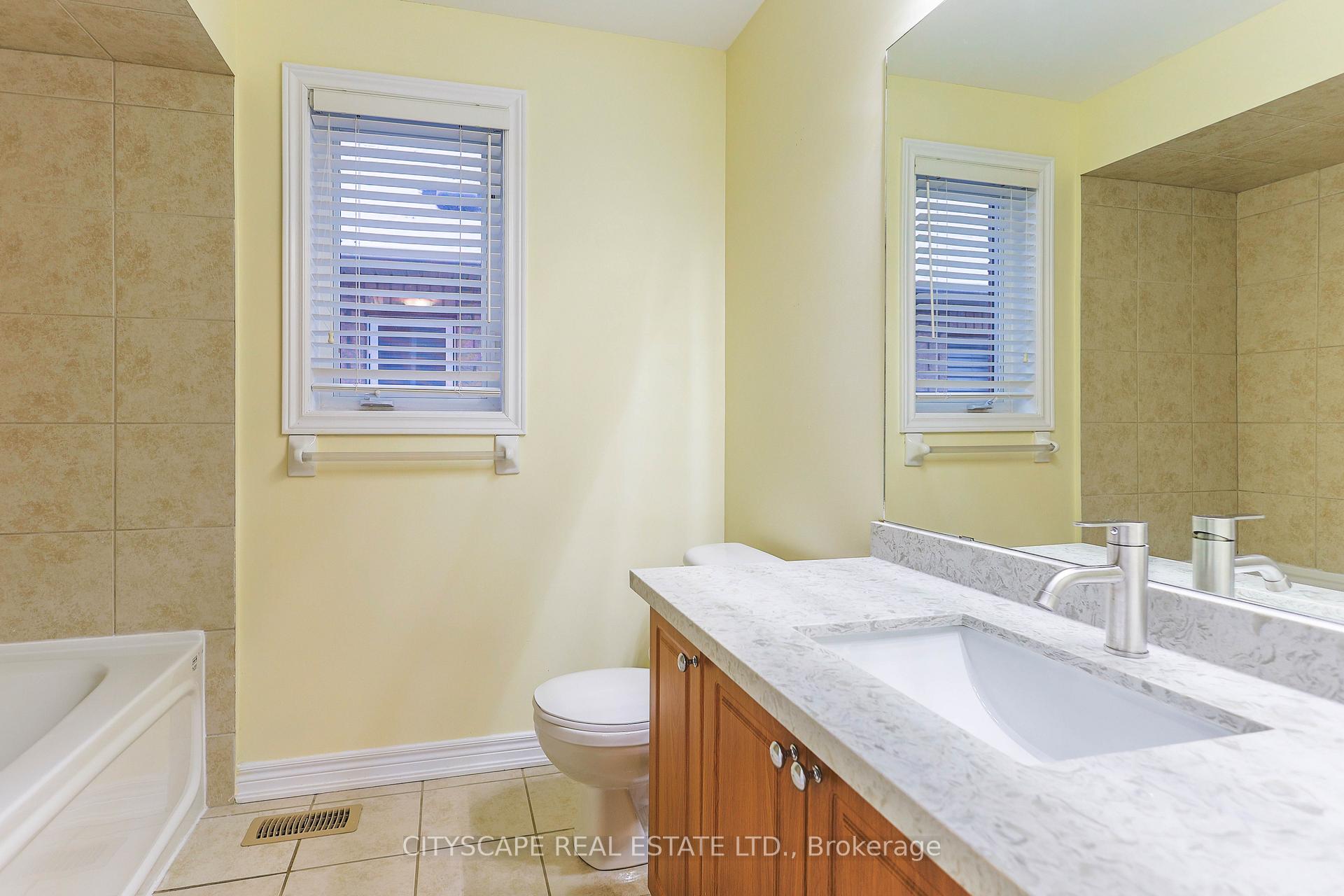 Photo 65 of 46 Bridgenorth Crescent, Hamilton, Winona Park — HOMEH