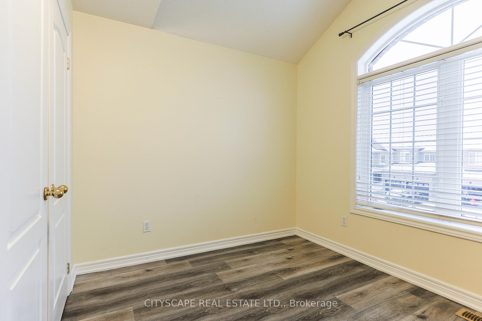 Photo 66 of 46 Bridgenorth Crescent, Hamilton, Winona Park — HOMEH