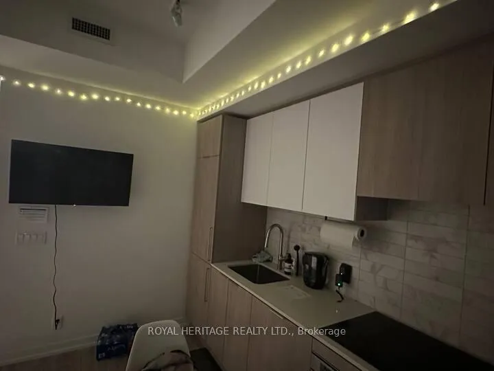 Photo 7 of Unit 711, 2020 Bathurst Street, Toronto, Humewood-Cedarvale — HOMEH