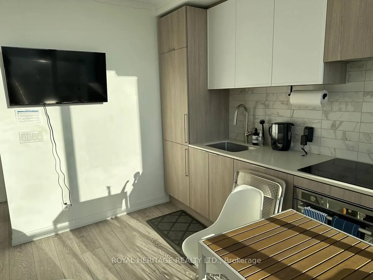 Photo 8 of Unit 711, 2020 Bathurst Street, Toronto, Humewood-Cedarvale — HOMEH