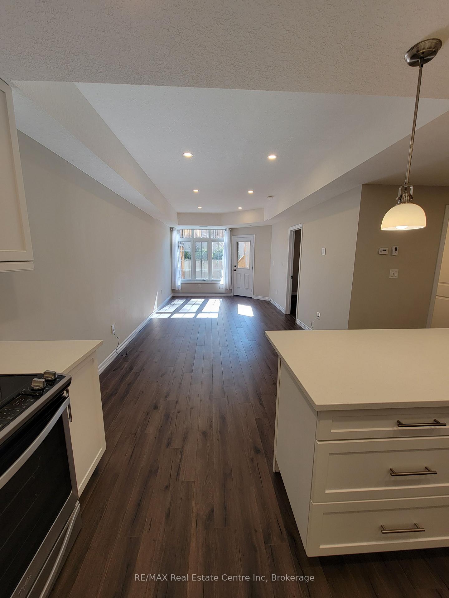Photo 9 of Unit 101, 333 Gosling Gardens, Guelph, Clairfields/Hanlon Business Park — HOMEH