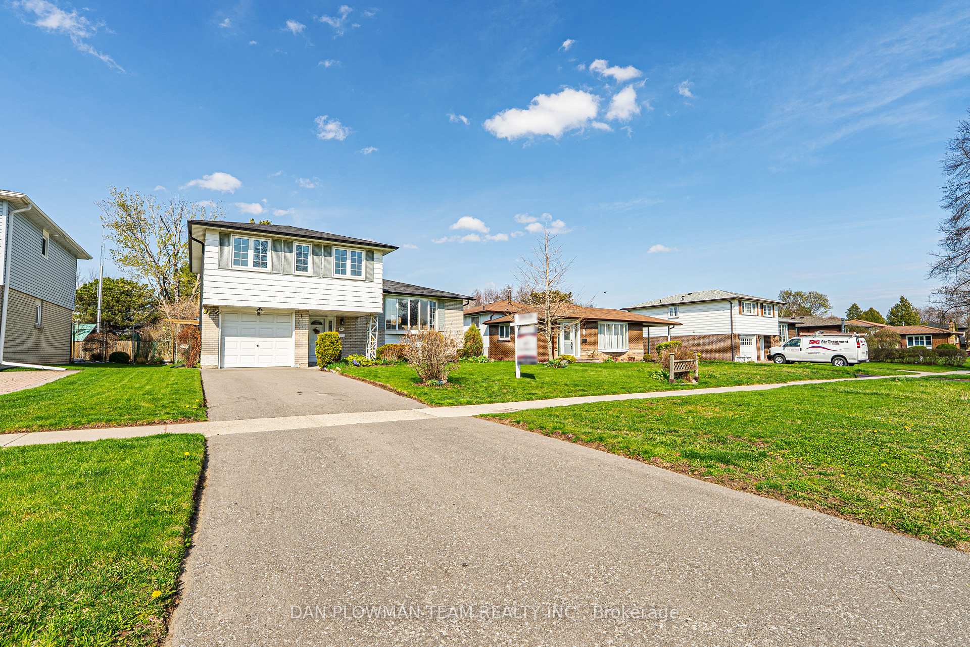 Photo 2 of 80 Dreyer Drive E, Ajax, South East — HOMEH