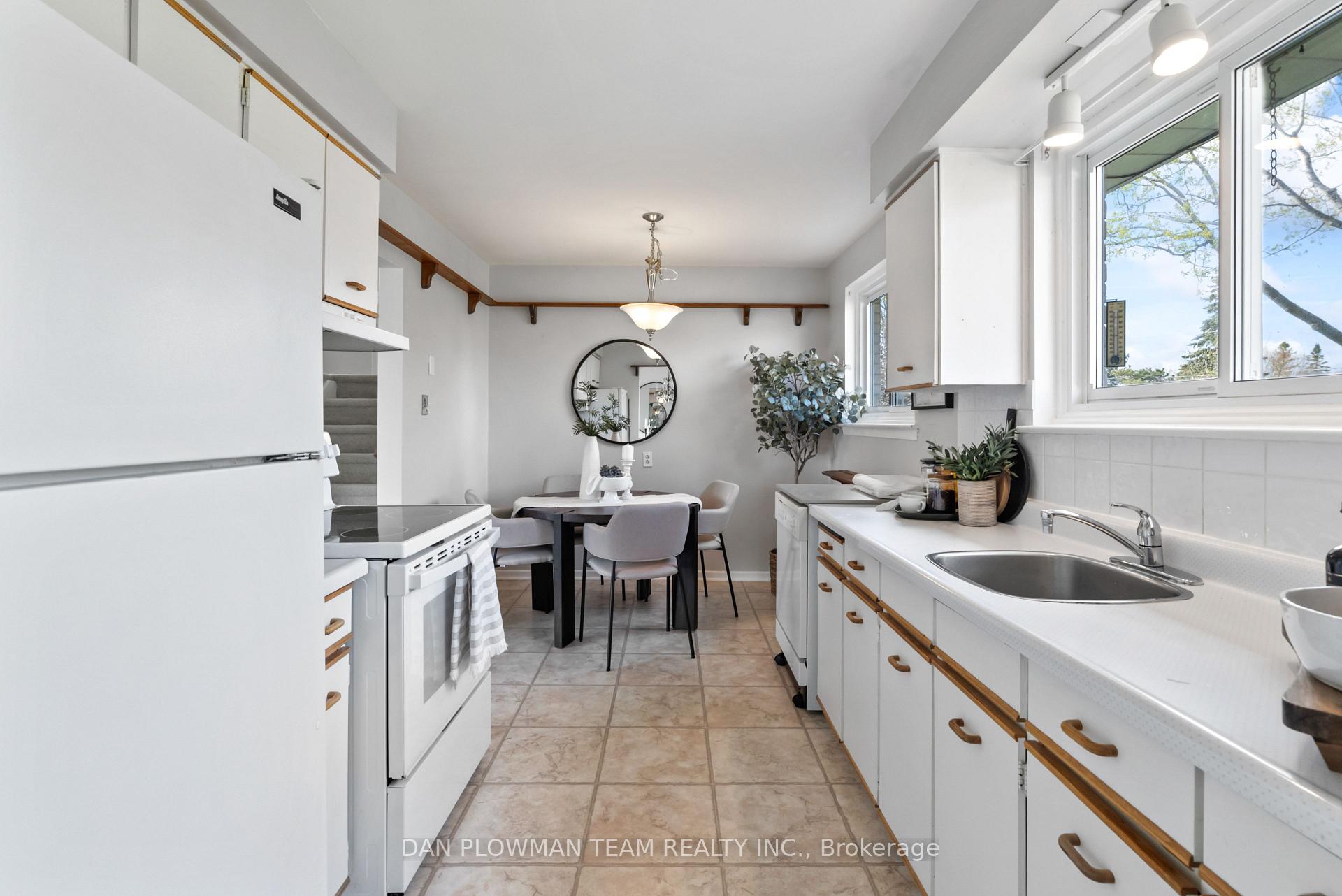 Photo 9 of 80 Dreyer Drive E, Ajax, South East — HOMEH