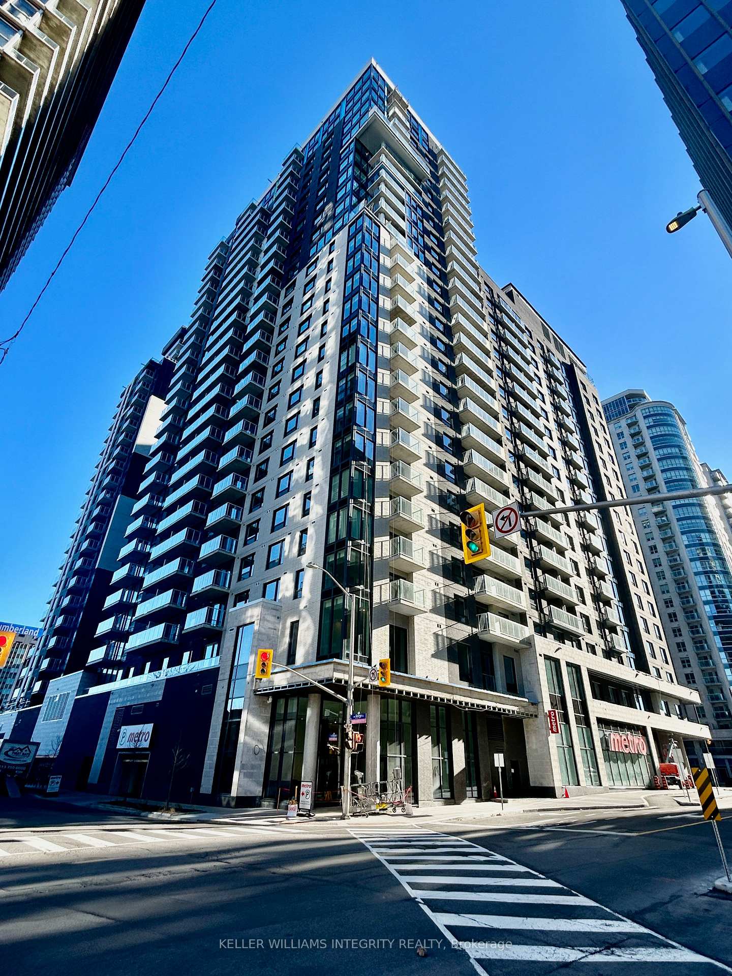 Front of Unit 2408, 180 George Street