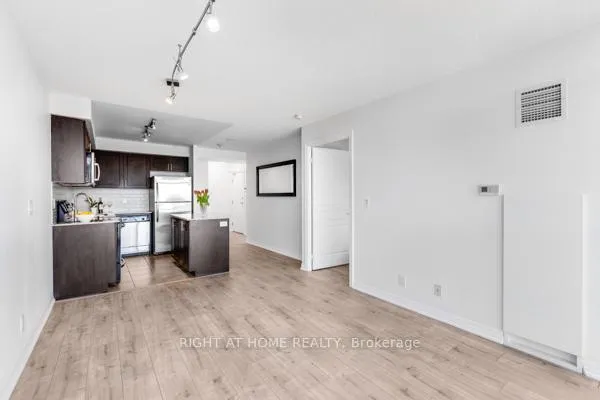 Photo 10 of Unit 1405, 1940 Ironstone Drive, Burlington, Uptown — HOMEH