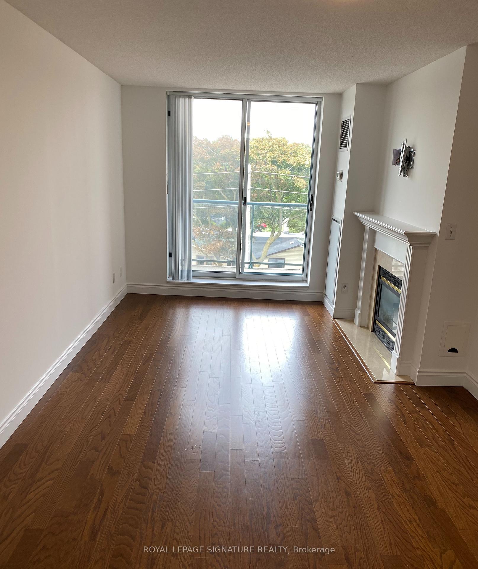 Photo 5 of Unit 511, 1733 Queen Street E, Toronto, The Beaches — HOMEH